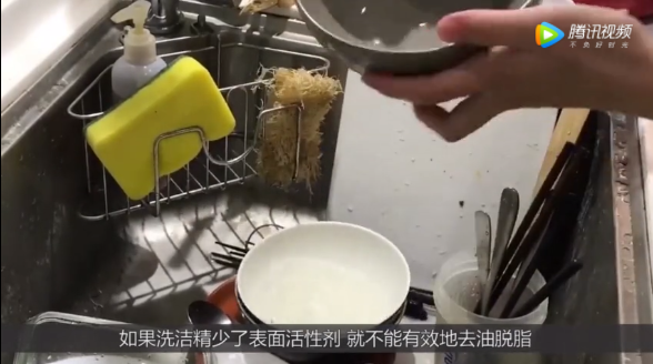 長期吃用洗潔精洗過的碗筷，會影響身體健康嗎？聽聽專家怎么分析！(視頻)